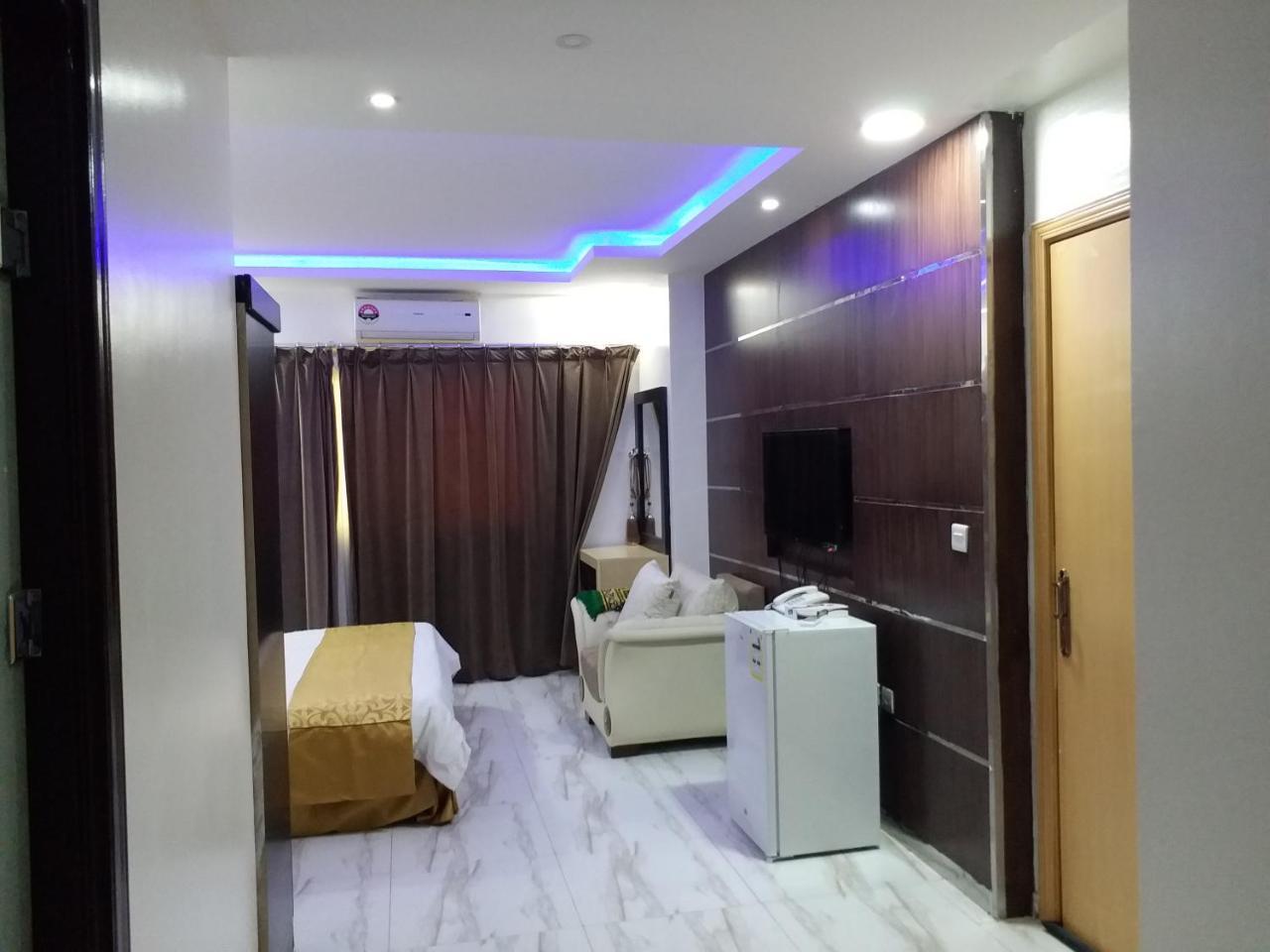Aparthotel Al Raha Garden Suites 3*